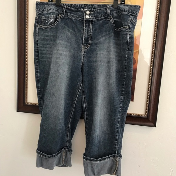 Bling Capris - Picture 2 of 7